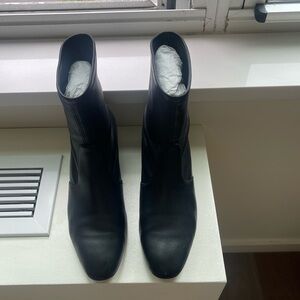 STUART WEITZMAN
Siggy 60 stretch-leather ankle boots